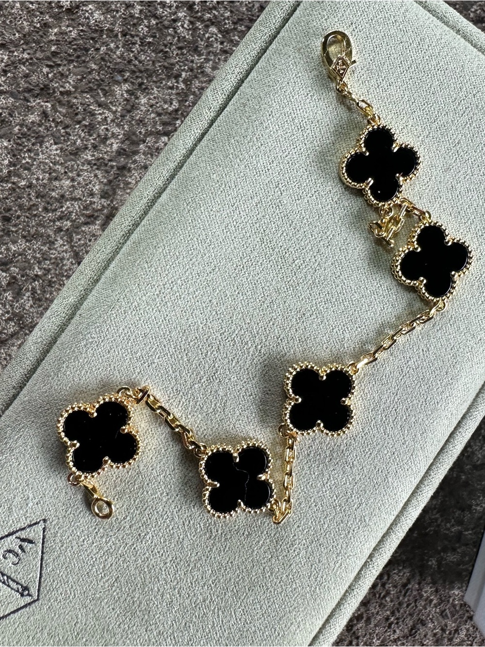 Van Cleef & Arpels Vintage Alhambra 5 Motifs Bracelet 18K Yellow Gold and Onyx